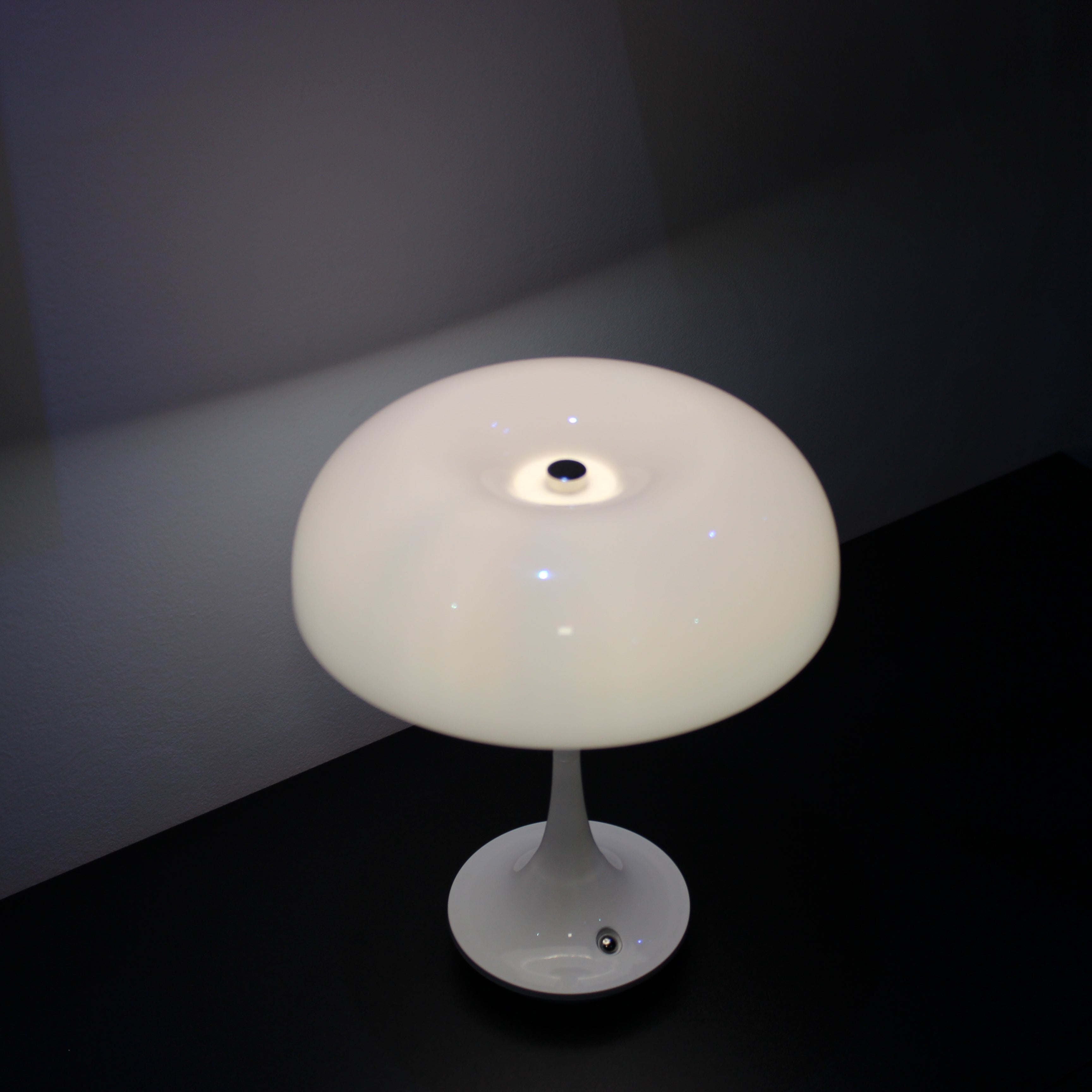 Retro Tischlampe "White"